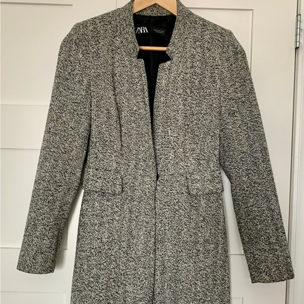 Zara Women's Black and White coat